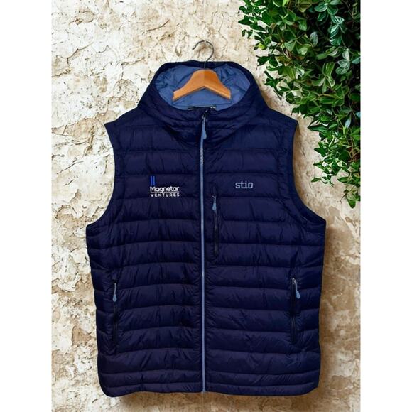 STIO × Magnetar Ventures Hooded Down Vest XL NWT Employee Exclusive RARE - Picture 2 of 12